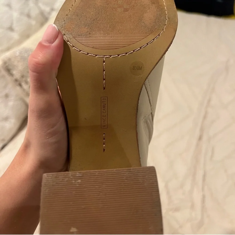 Vince Camuto leather Booties! Size 8.5🫶 - Picture 3 of 4